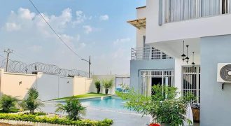 Villa Meublée Piscine Odza Yaoundé | Luxe & Architecture